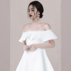 白色法式优雅连衣裙秋装性感露肩收腰显瘦气质短裙锁骨一字肩裙子